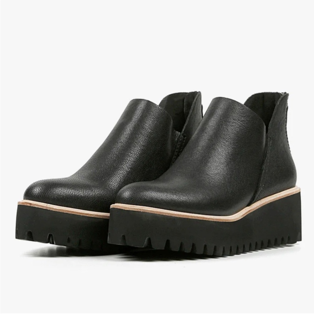 All Black Flatform Tread Shootie 37